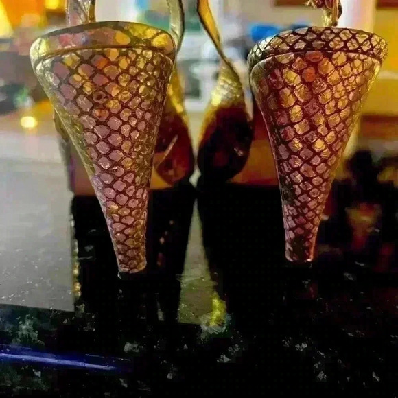 J Renee’ slingback pump. Snake embossed  8. Excellent condition . Gold/lavender - Picture 14 of 16